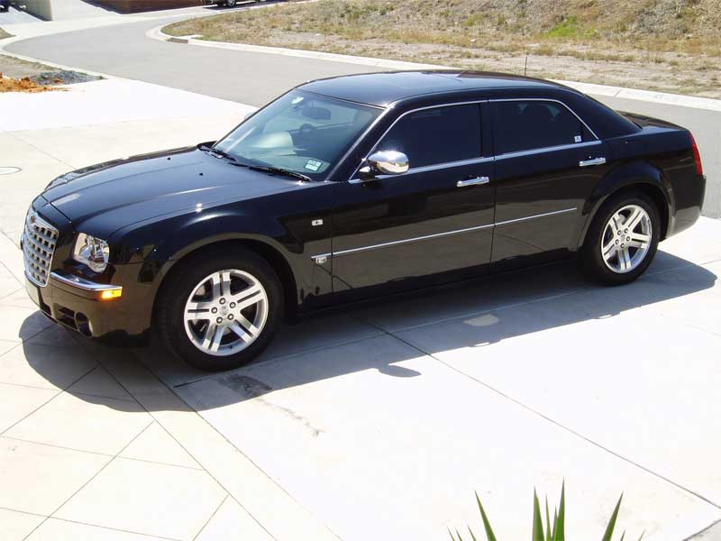 Chrysler 300c Sedan Black | Silver Service Limos