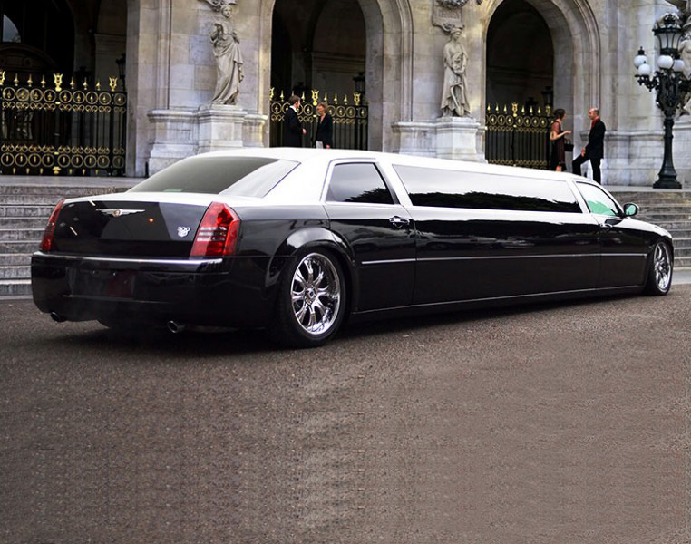 Chrysler 300 Super Stretch limousine
