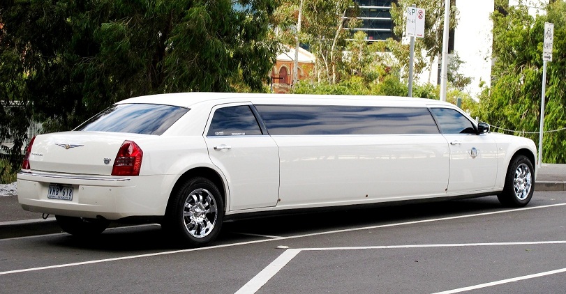 Chrysler 300 Super Stretch limousine